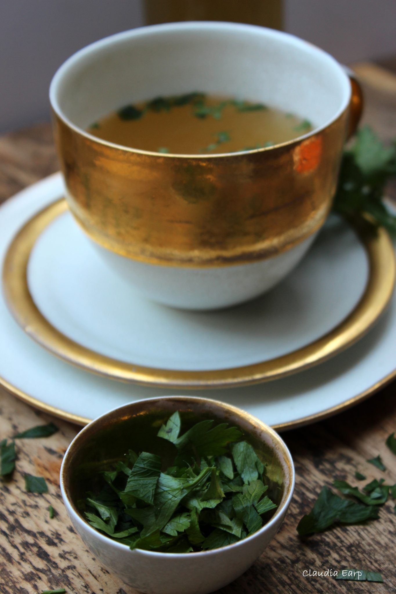 Kraftbrühen - Wohltat für deinen Körper und deine Seele Kraftbrühen - Wohltat für deinen Körper und deine Seele