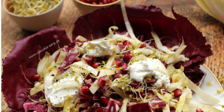 Bitter-Süß: Chicorée-Radicchio-Salat mit Granatapfelkernen