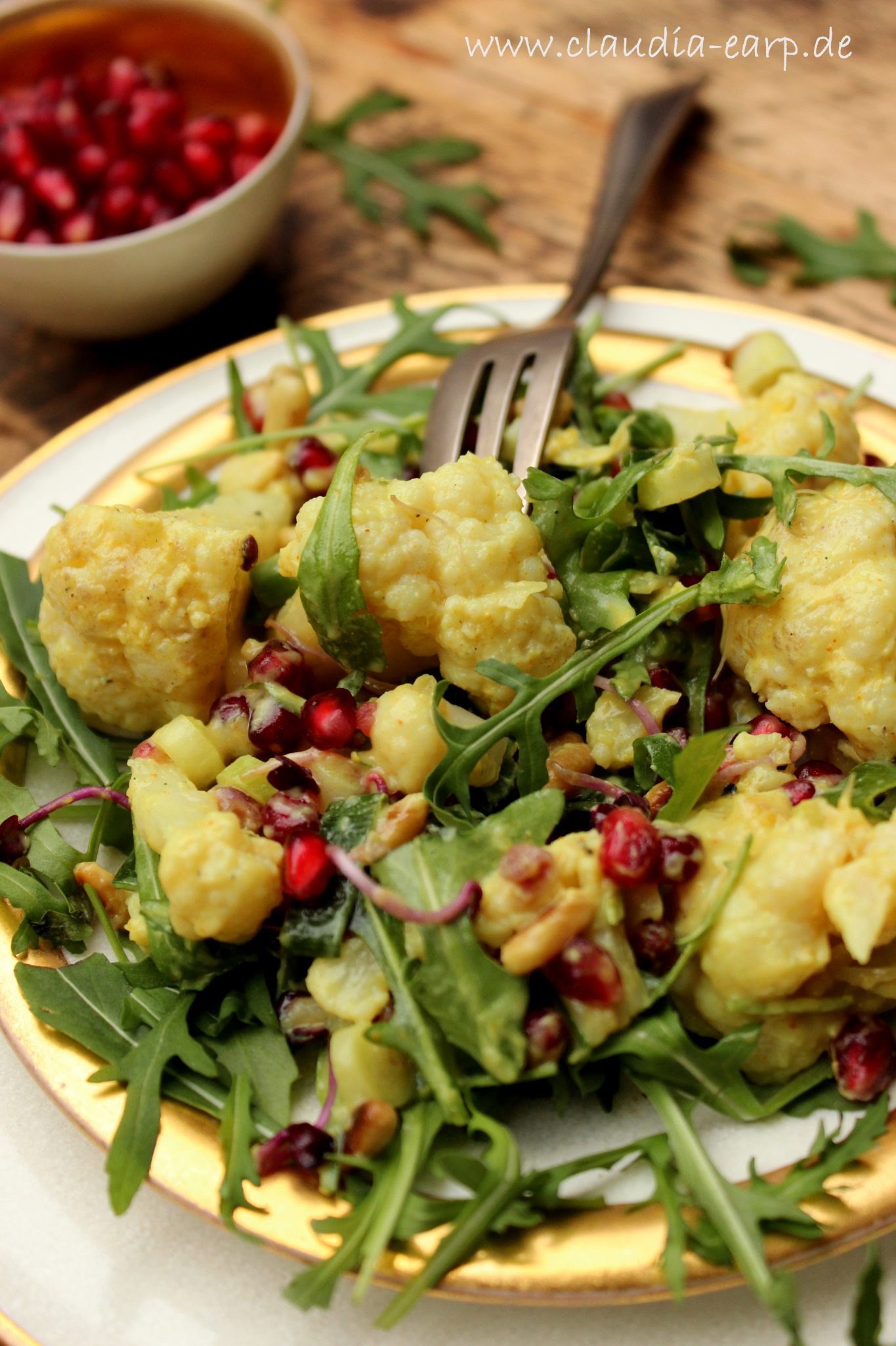 Blumenkohlsalat mit Kokosjughurt-Curry-Dressing / Claudia Earp