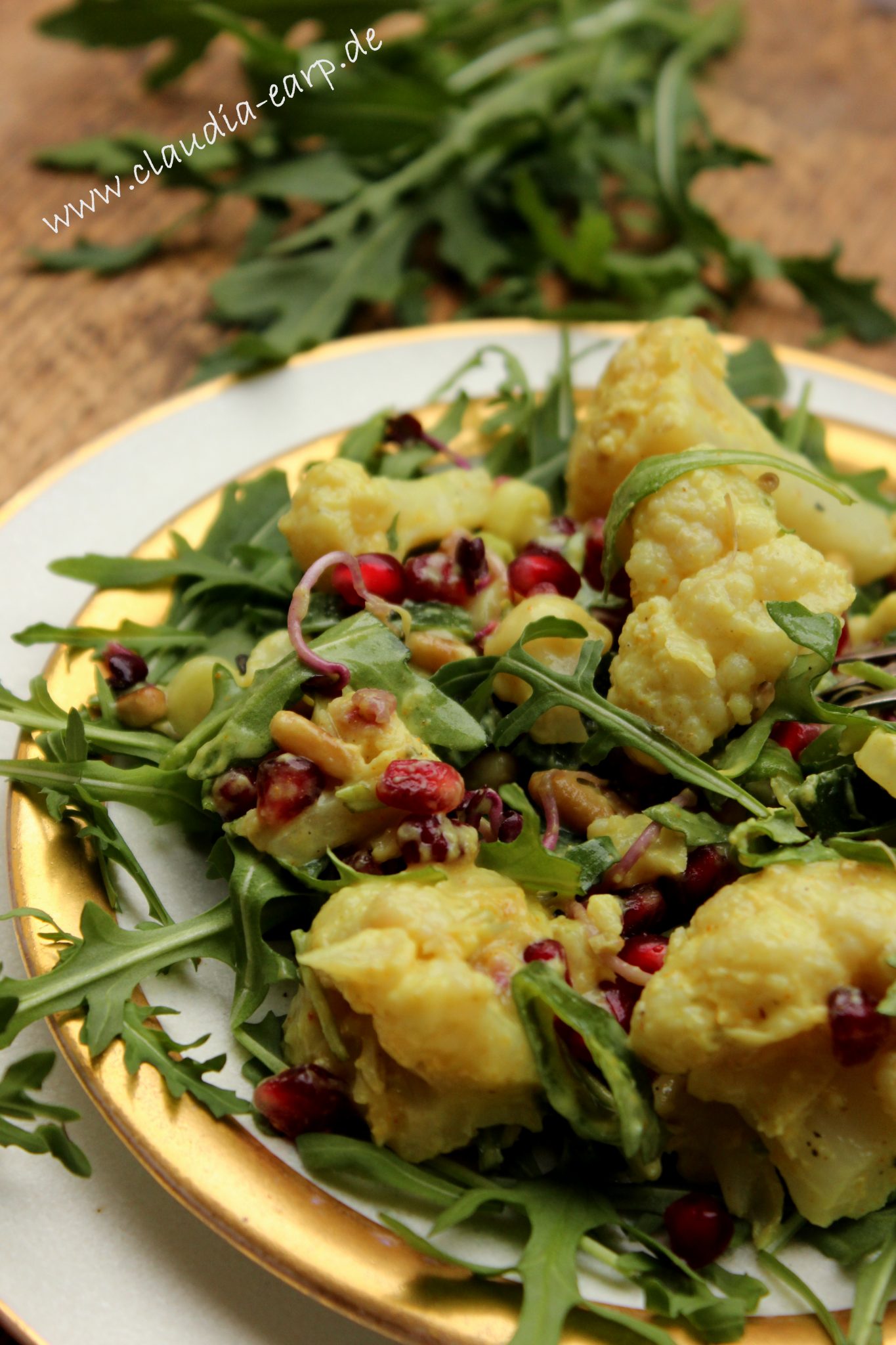 Blumenkohlsalat mit Kokosjughurt-Curry-Dressing / Claudia Earp