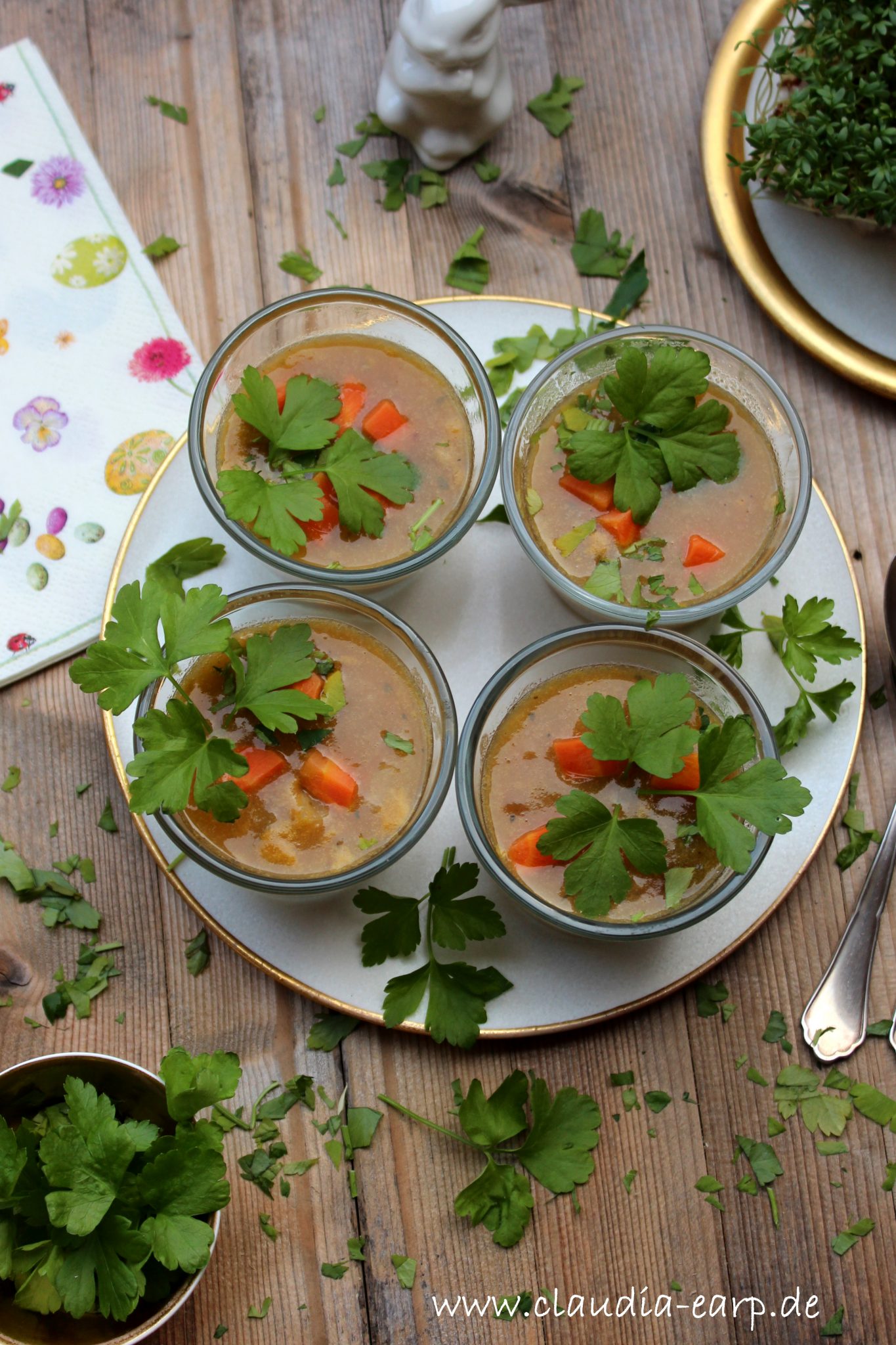 Orangen-Linsen-Suppe für deinen Oster-Brunch / Claudia Earp