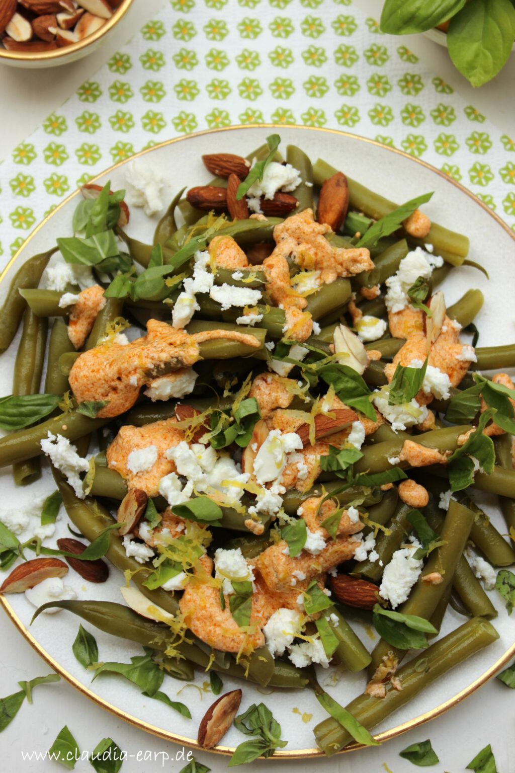 Grüner Bohnen Salat mit gerösteten Mandeln und Feta