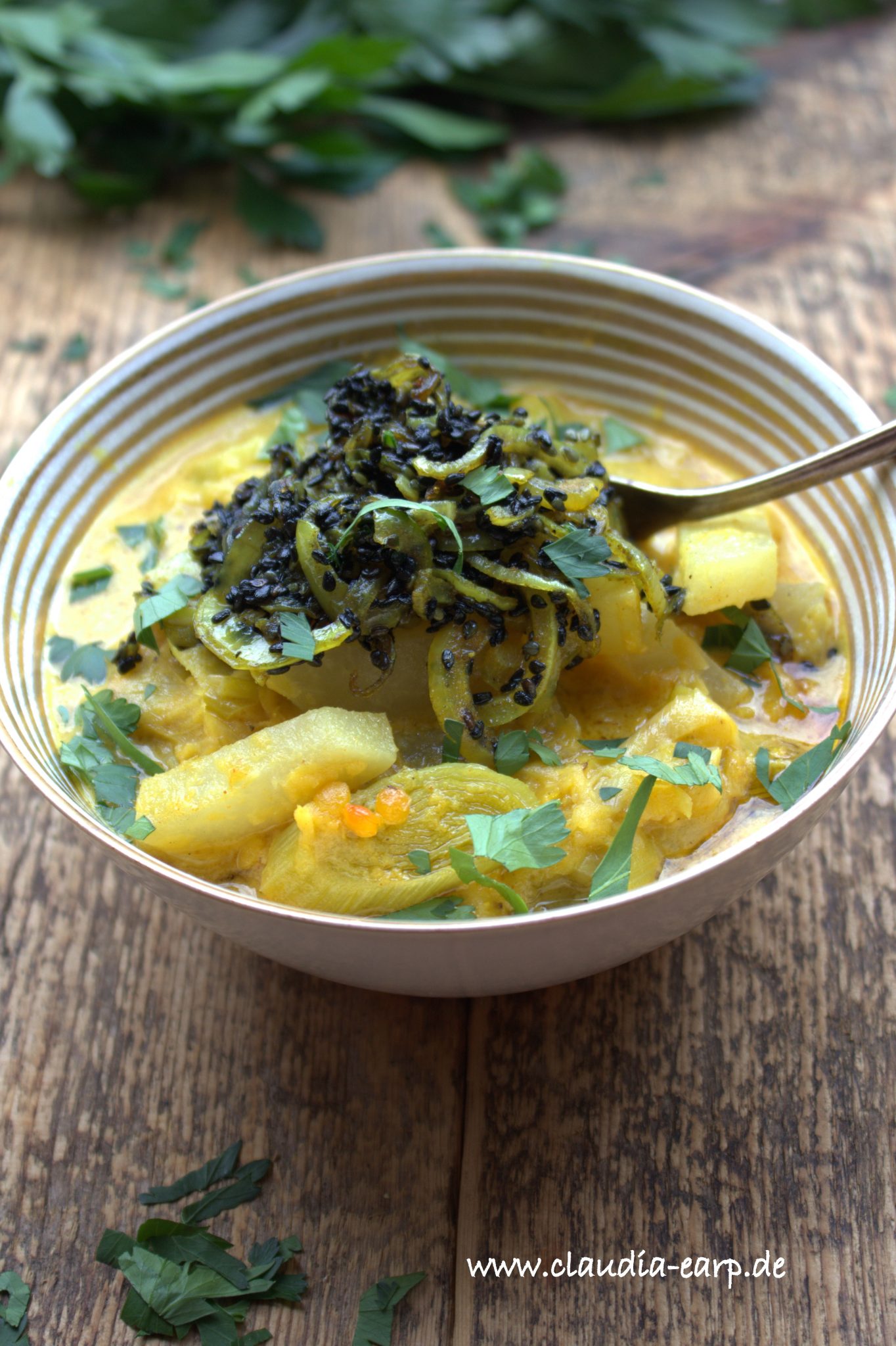Veganes Kohlrabi-Curry mit schwarzem Reis Veganes Kohlrabi-Curry mit schwarzem Reis