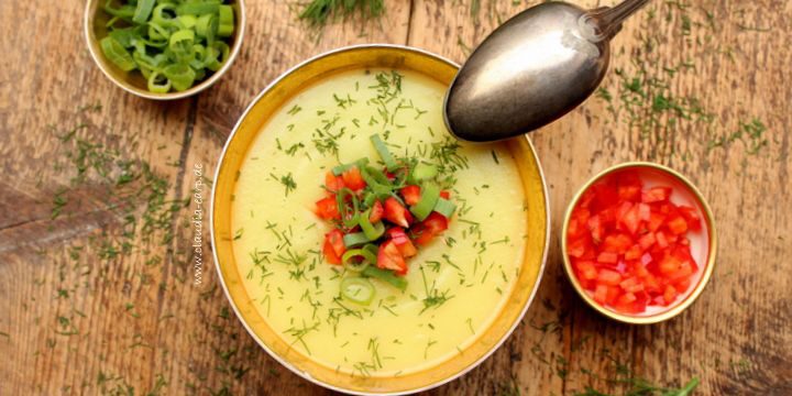 Kohlrabi-Suppe mit Paprika und Dill