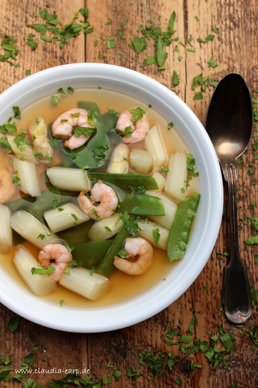 Asiatische Spargel-Garnelen-Suppe / Claudia Earp