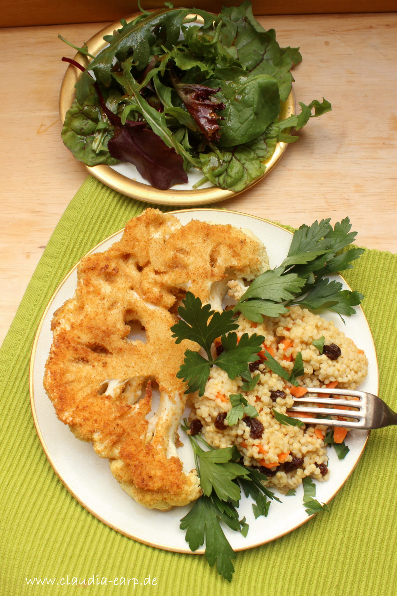 Blumenkohl-Schnitzel mit Hirse und knackigem Salat