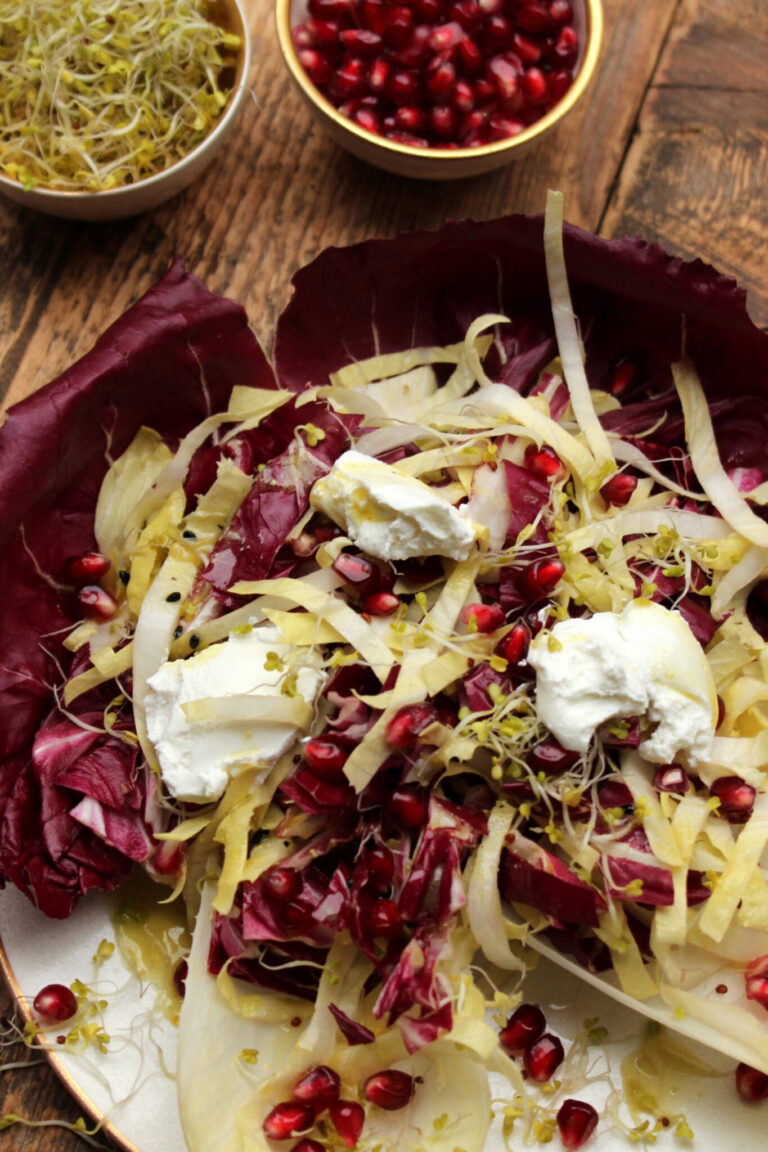 Bitter-Süß - Chicorée-Radicchio-Salat mit Granatapfelkernen