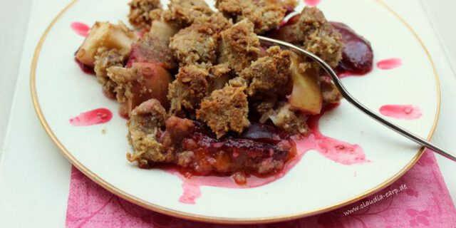 Glutenfrei: Spätsommerlicher Apfel-Birnen-Pflaumen-Crumble Glutenfrei: Spätsommerlicher Apfel-Birnen-Pflaumen-Crumble