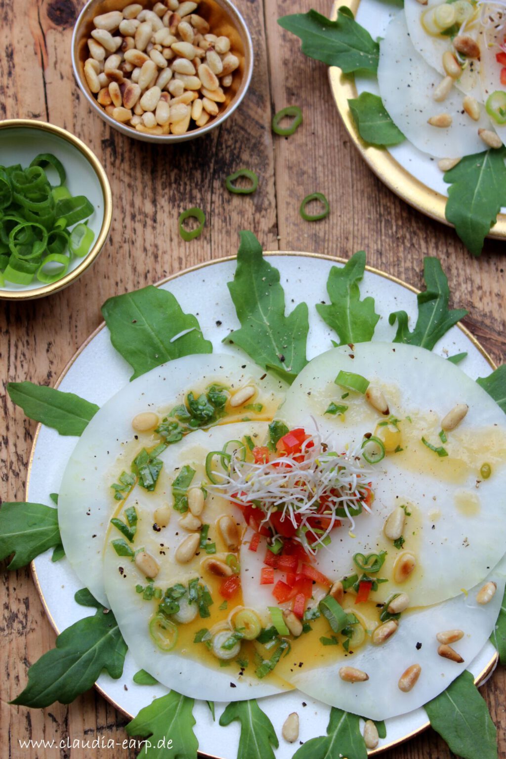 Vorspeise: Kohlrabi-Carpaccio auf Rucola