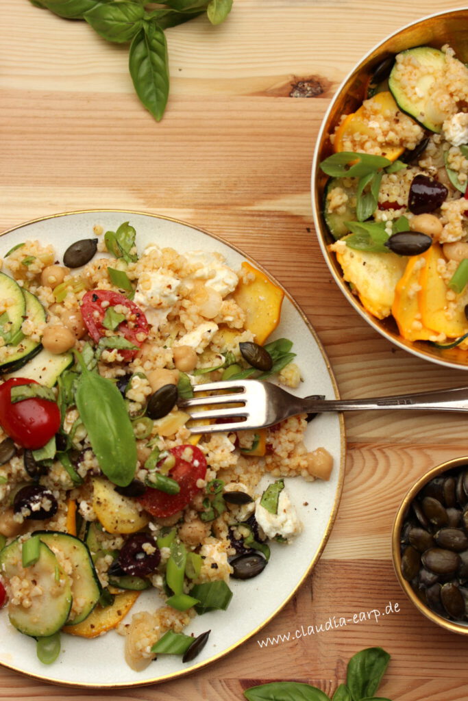 Mediterraner Hirse-Salat mit Zucchini und Feta
