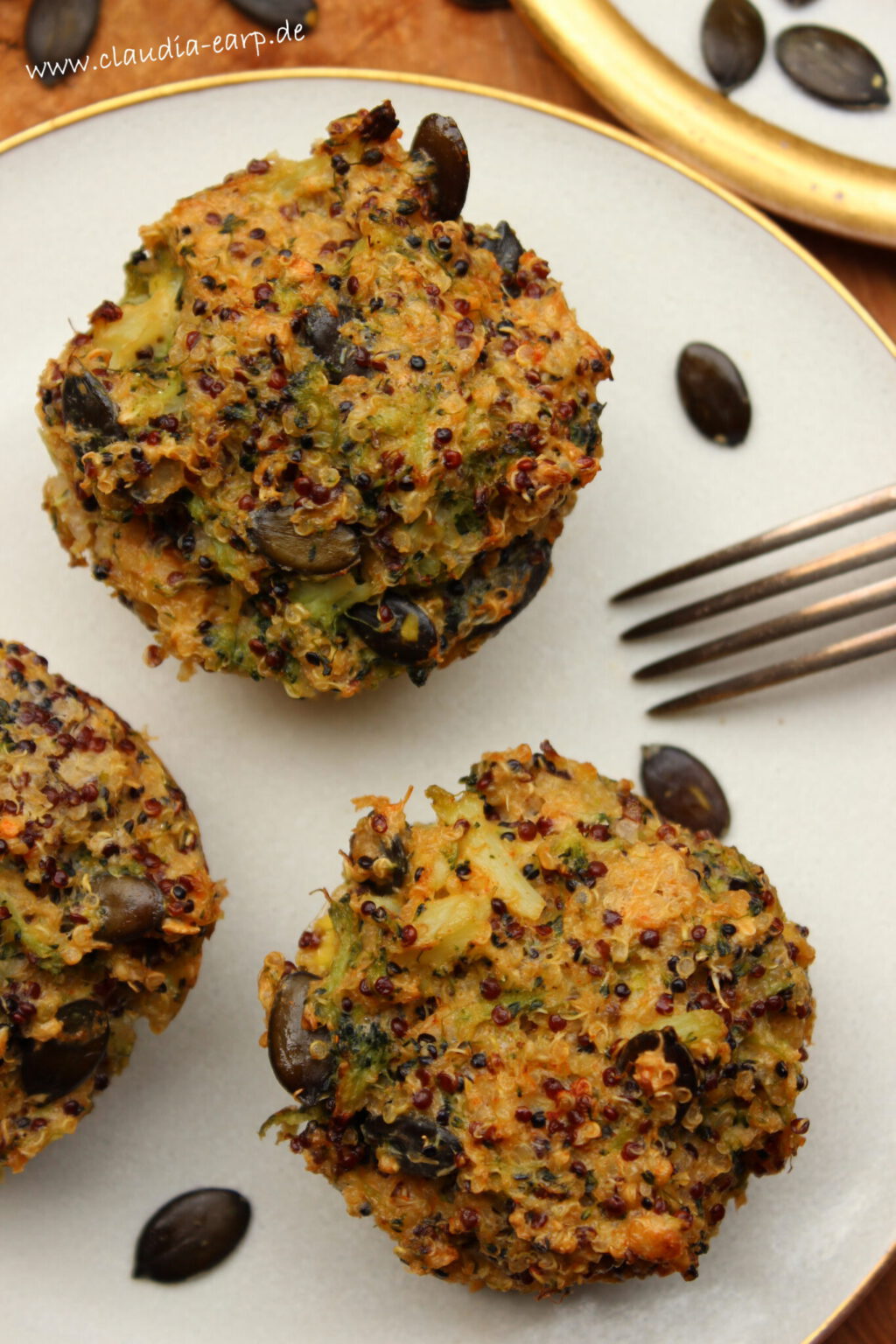 Quinoa-Brokkoli-Muffins mit Kürbiskernen Quinoa-Brokkoli-Muffins mit Kürbiskernen