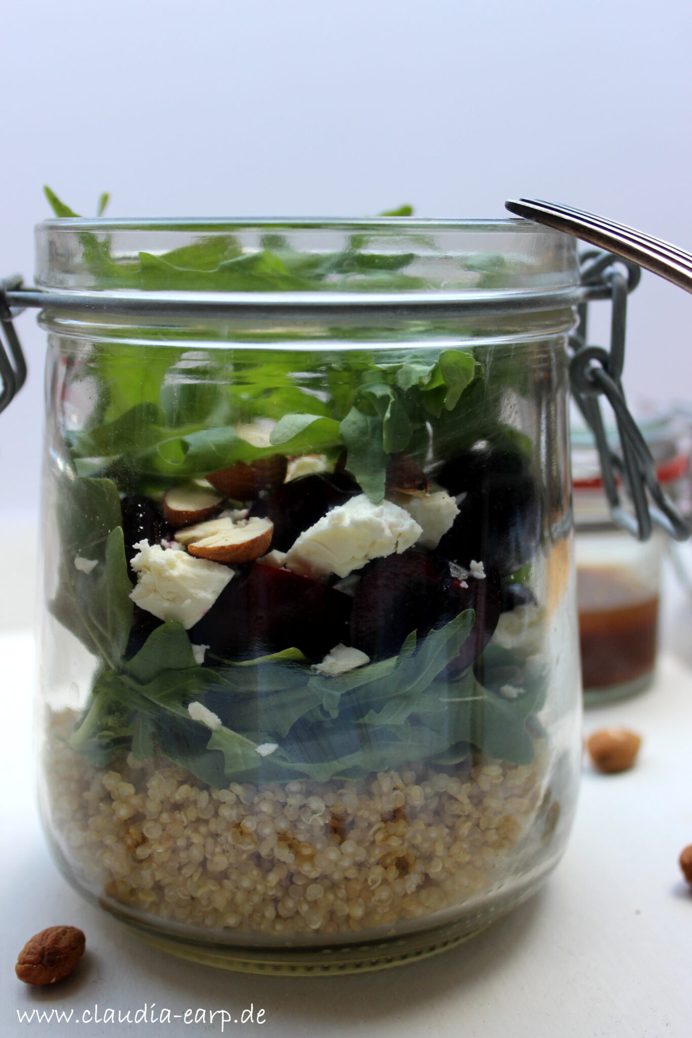 Quinoa-Kirsch-Rucola-Salat mit Balsamico-Vinaigrette