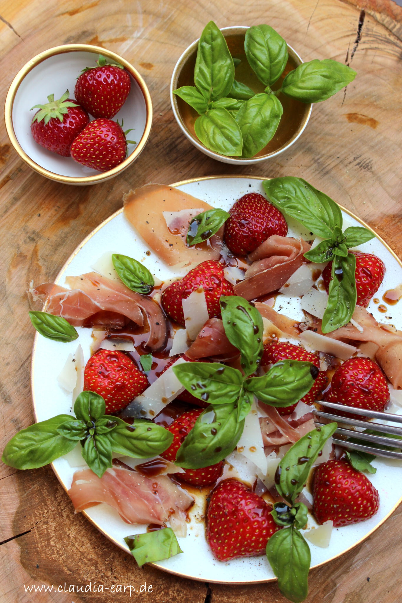 Erdbeeren, Parmesan, Serrano mit Balsamico-Honig Erdbeeren, Parmesan, Serrano mit Balsamico-Honig