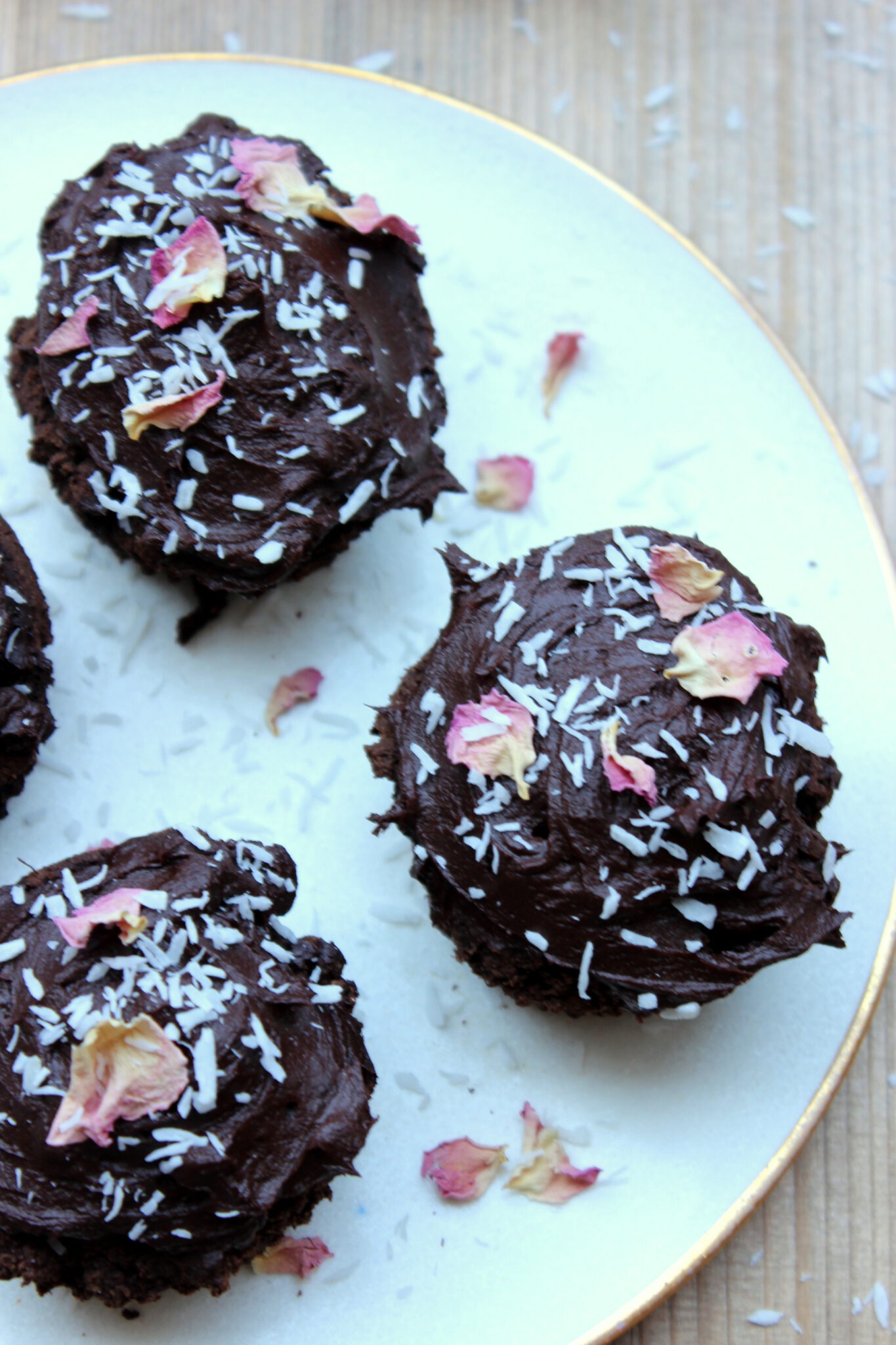 Vegane Schokoladen-Cupcakes mit Süßkartoffel / Claudia Earp Vegane Schokoladen-Cupcakes mit Süßkartoffel / Claudia Earp