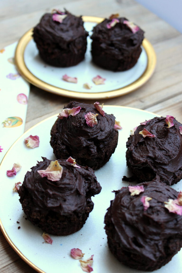 Vegane Schokoladen-Cupcakes mit Süßkartoffel Vegane Schokoladen-Cupcakes mit Süßkartoffel