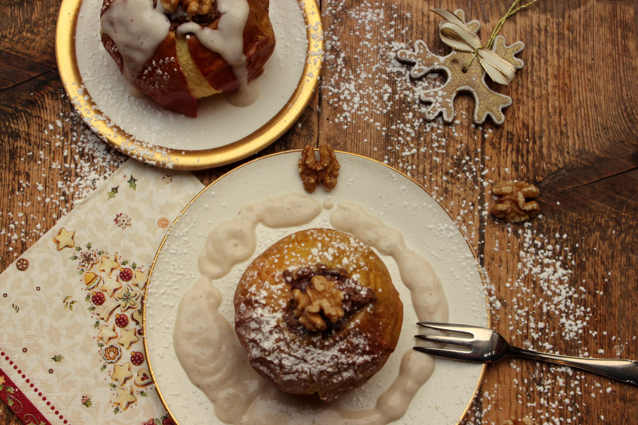 Winterlicher Bratapfel mit veganer Vanillesauce