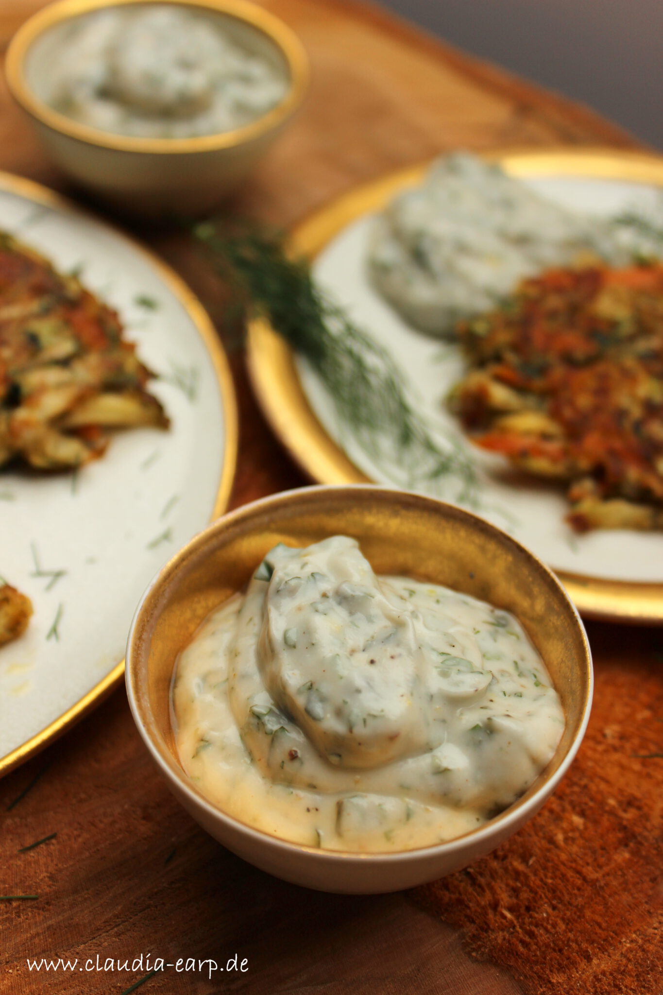 Zucchini-Puffer mit Joghurt-Minz-Sauce