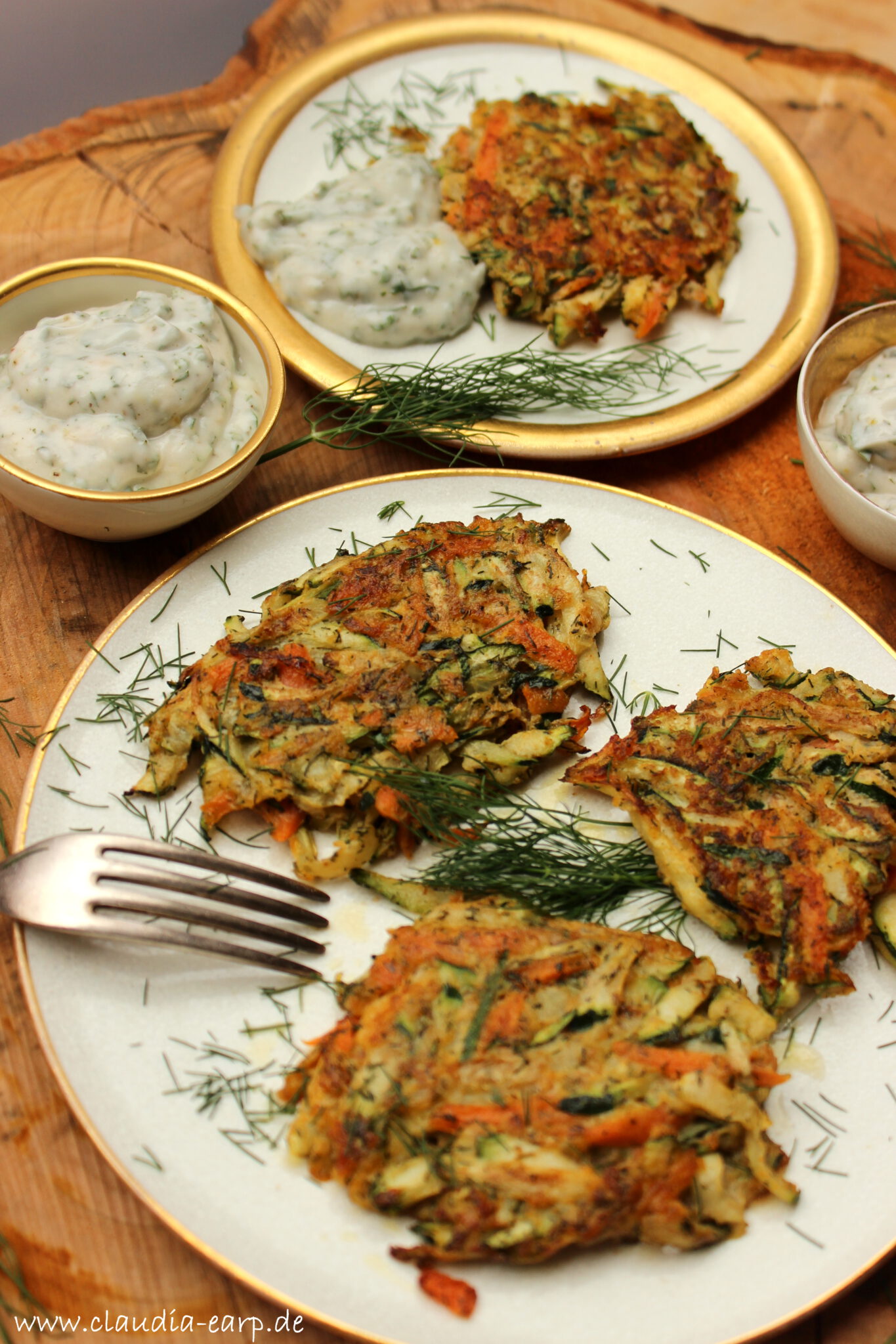 Zucchini-Puffer mit Joghurt-Minz-Sauce