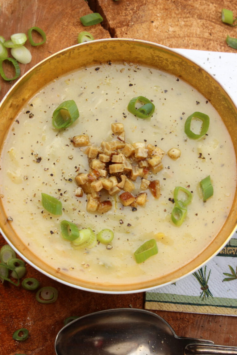 Cremige Kartoffel-Lauch-Suppe / Claudia Earp