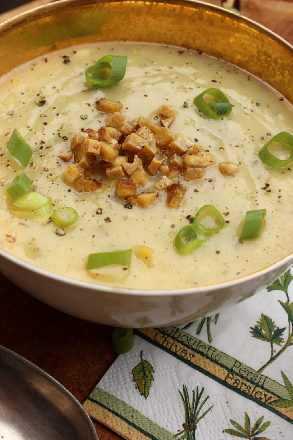 Cremige Kartoffel-Lauch-Suppe / Claudia Earp