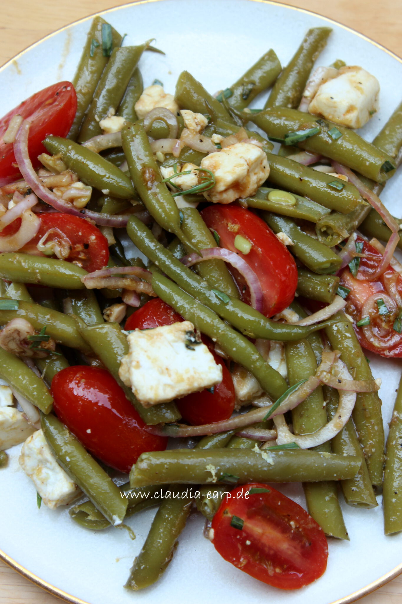 Grüne Bohnen Salat mit Tomaten und Feta / Caudia Earp