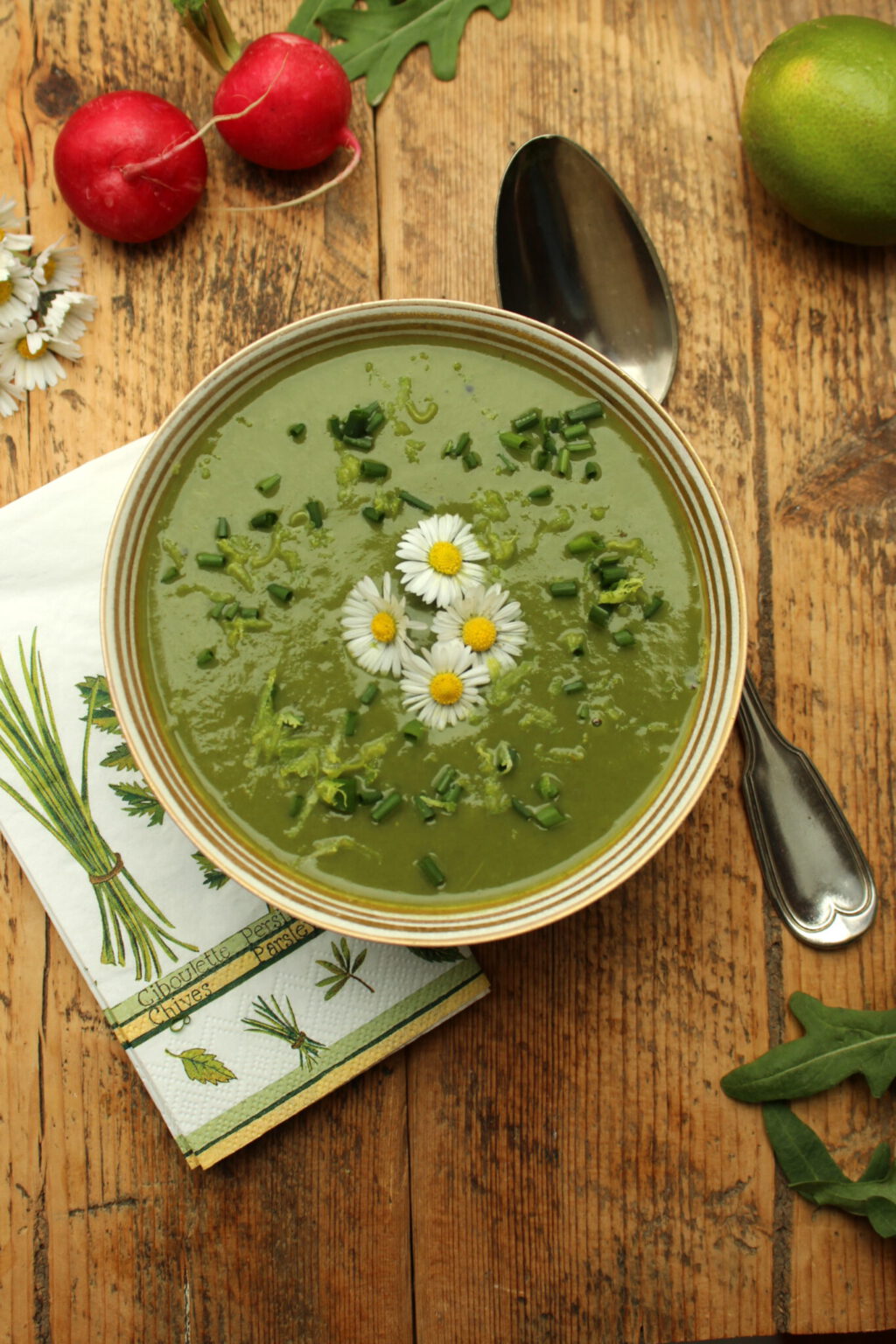 Detox-Suppe mit Spinat und Radieschenblättern - Claudia Earp