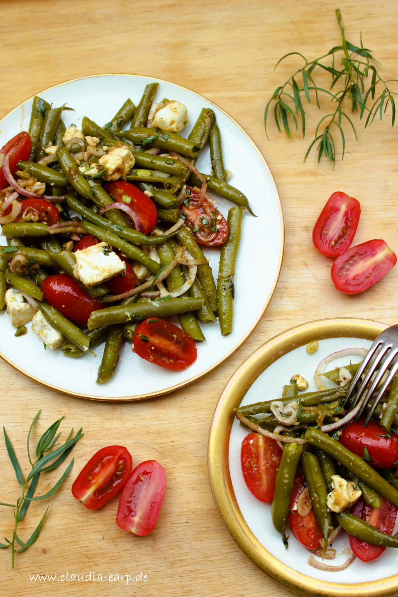 Grüne Bohnen Salat mit Tomaten und Feta / Caudia Earp Grüne Bohnen Salat mit Tomaten und Feta / Caudia Earp