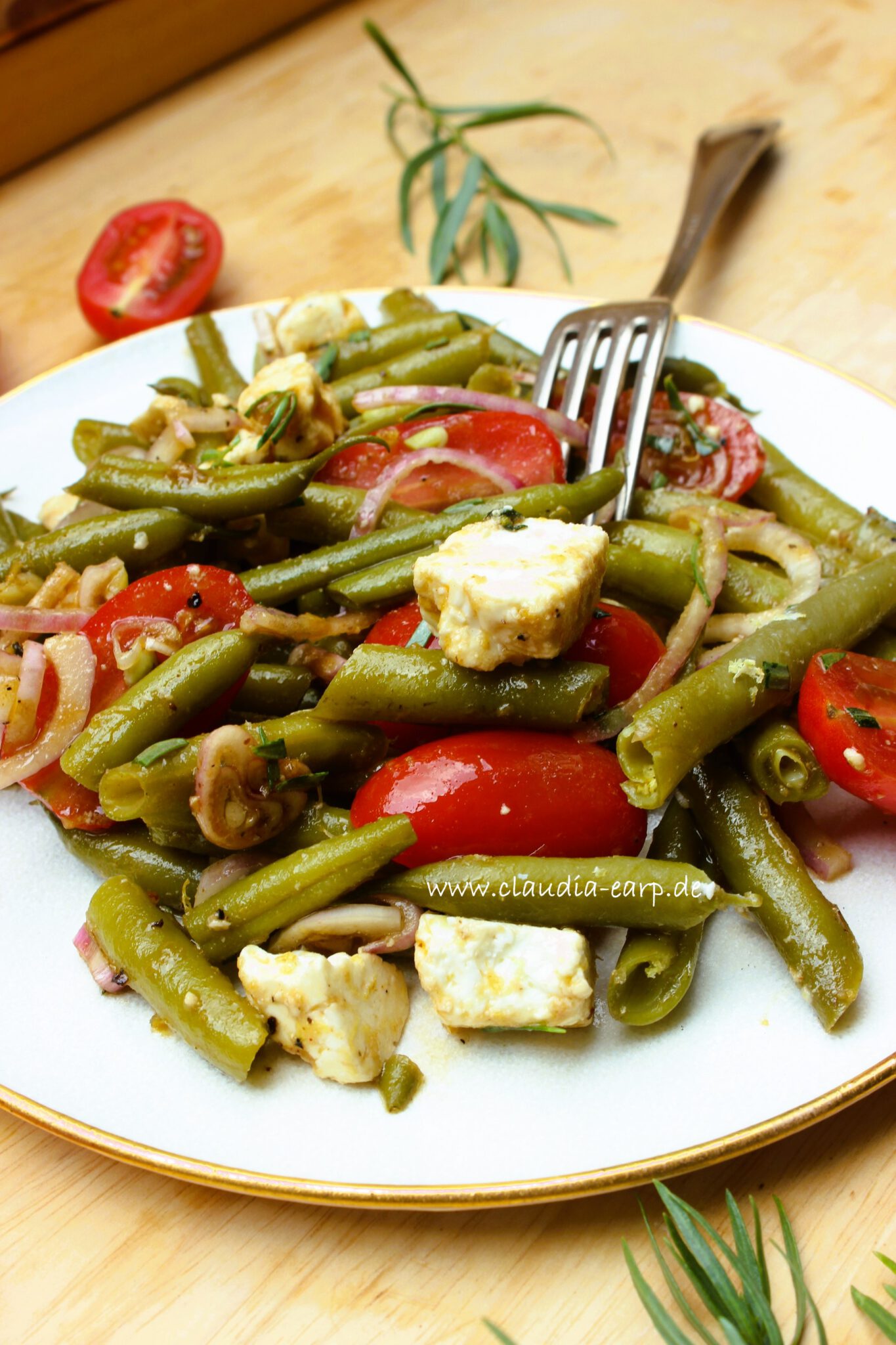 Grüne Bohnen Salat mit Tomaten und Feta / Caudia Earp