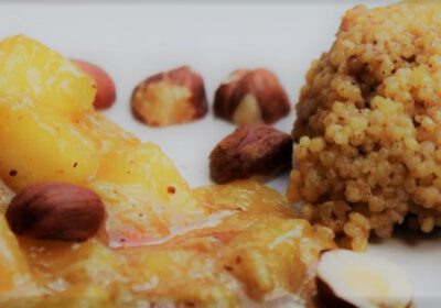 Cremiger Hirse-Porridge mit Rhabarber-Apfel-Kompott