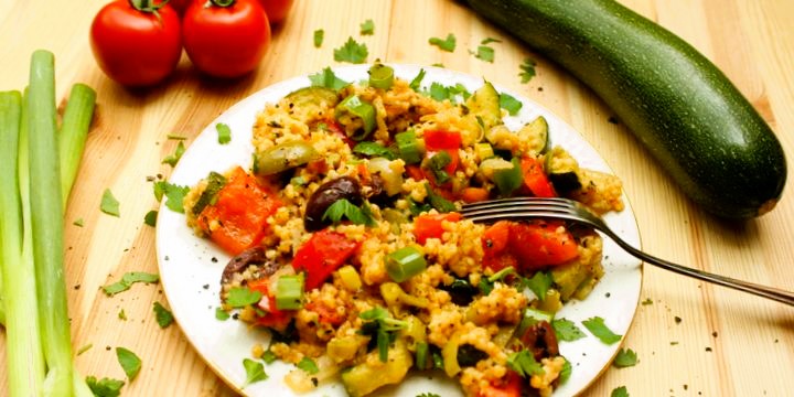 Ein Salat für die Schönheit – Hirse, Paprika und Zucchini