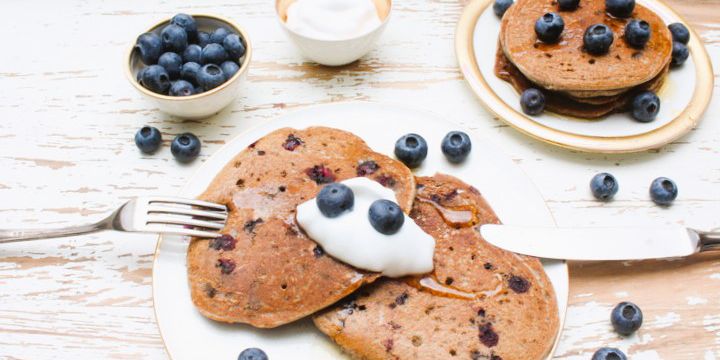 Vegane Buchweizen-Blaubeer-Pfannkuchen