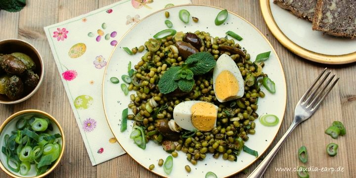 Teller, Salat, Mungbohnen, Mongobohnen, Eier, Minze, Oliven, Frühlingszwiebeln
